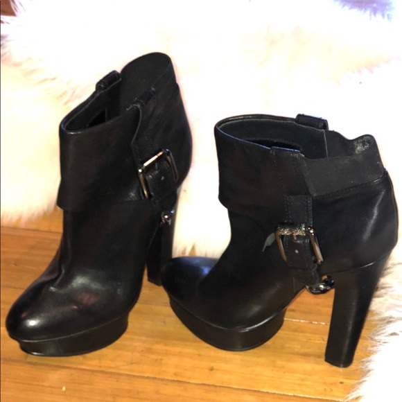 HOT LEATHER AND CHAIN DONALD J PLINER BOOTIES - Picture 2 of 8